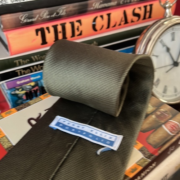 Perry Ellis green tie - Picture 2 of 2